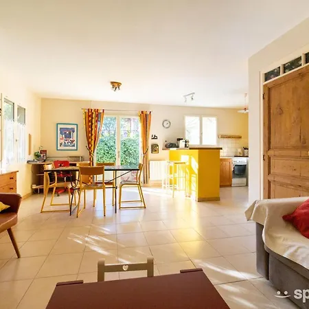 Mazet Avec Semesterbostad